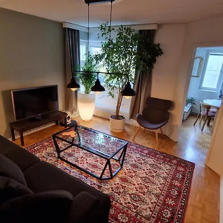 Premium Getaway Next To Park Apartment
